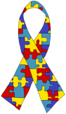 Dėlionės raštas juostelėje simbolizuoja autizmo sutrikimo keliamą problemą. Skirtingos spalvos ir formos reiškia skirtingus žmones, susiduriančius su šiuo sutrikimu, ir paties sutrikimo sudėtingumą. Juostelės spalvų ryškumas yra vilties šviesa.